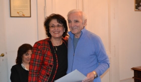 Charles Aznavour récompense des Arméniens de Suisse