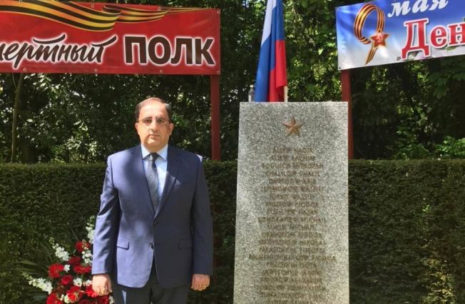 Ambassador of Armenia Andranik Hovhannisyan laid a wreath to the monument of the fallen heroes of World War II in Basel