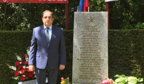 Ambassador of Armenia Andranik Hovhannisyan laid a wreath to the monument of the fallen heroes of World War II in Basel